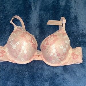 New padded Victoria’s Secret lace bra.